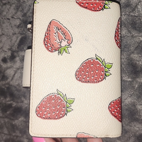 Coach New York Strawberry Cream Snap Wallet Zip Pouch ID - Picture 4 of 8